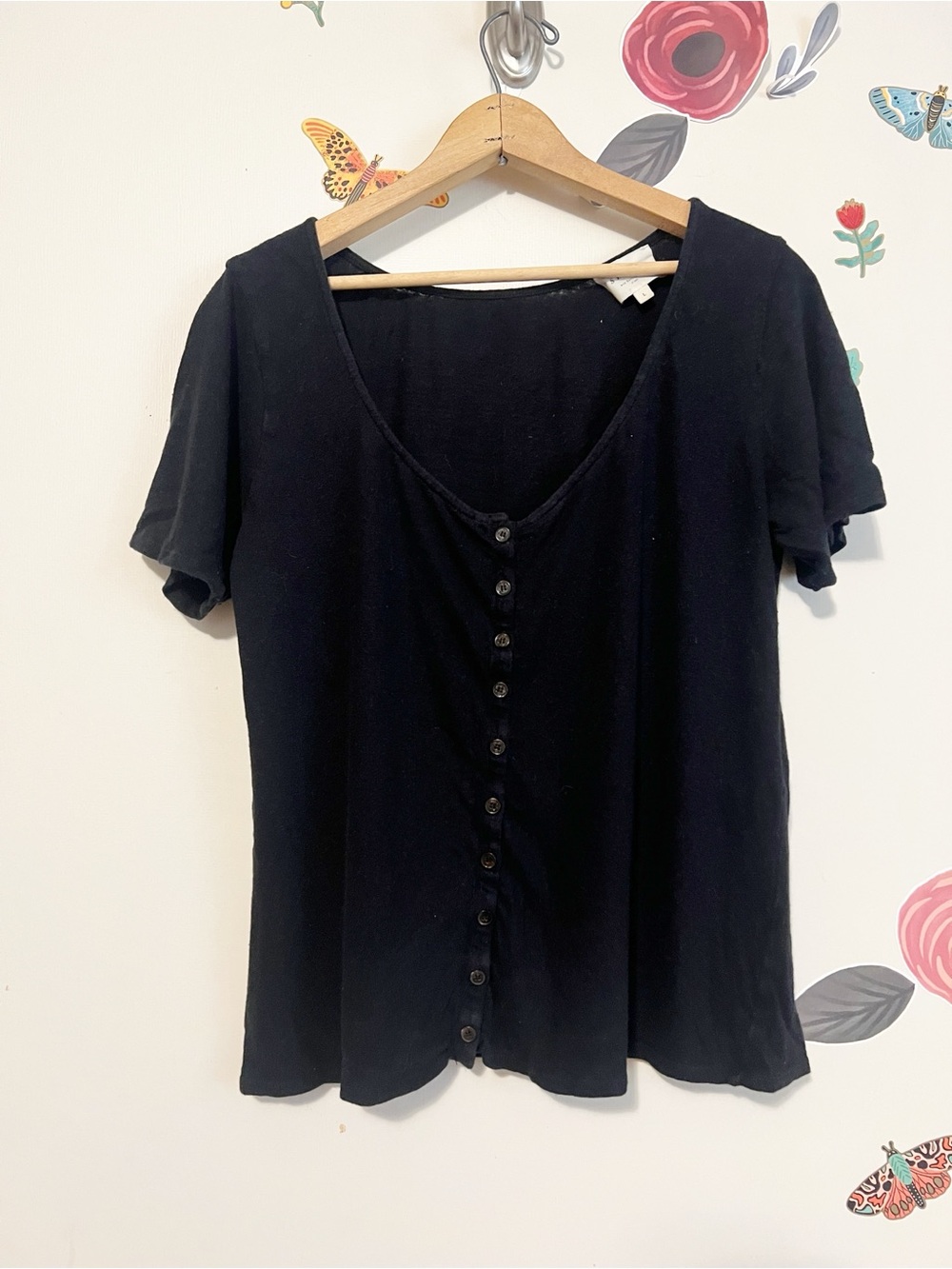 Sézane Black Button-Front Short Sleeve Tee